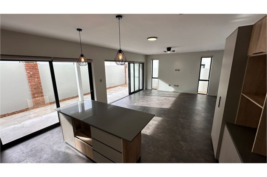 To Let 3 Bedroom Property for Rent in Lemoenkloof Western Cape